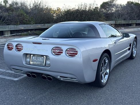 Used 2001 Chevrolet Corvette Coupe w/ Preferred Equipment Group1 image 7