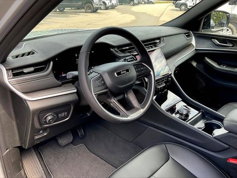 New 2025 Jeep Grand Cherokee Limited w/ Trailer Tow Package image 6