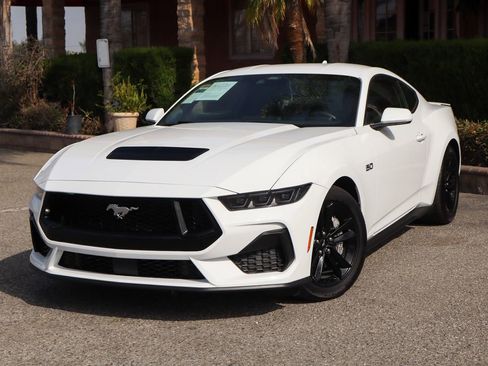 Used 2025 Ford Mustang GT RWD image 4