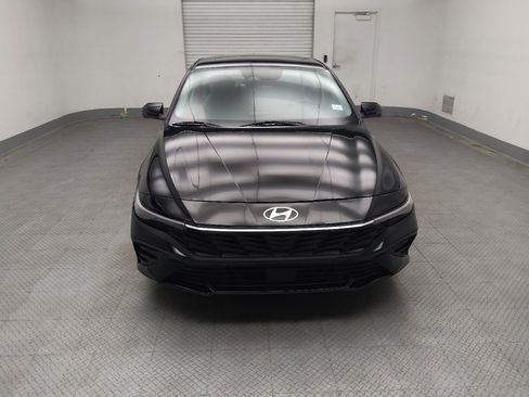 Used 2024 Hyundai Elantra Limited FWD image 14
