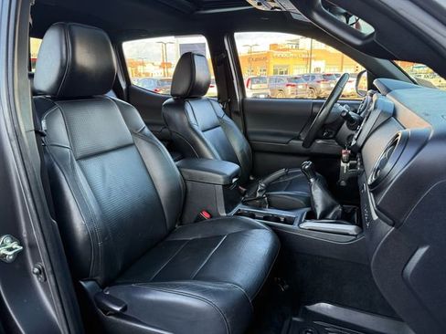 Used 2020 Toyota Tacoma TRD Sport image 13