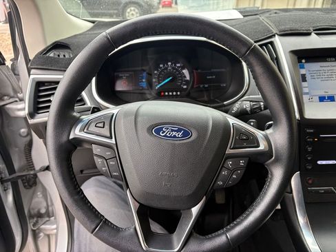 Used 2019 Ford Edge Titanium image 18