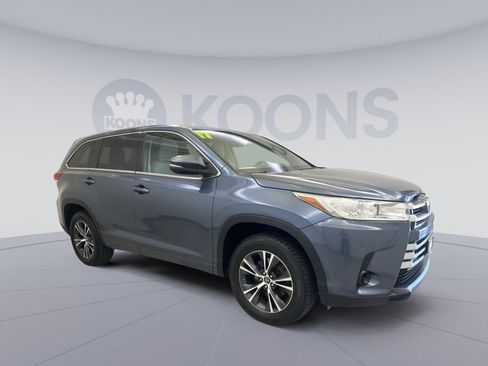 Used 2017 Toyota Highlander LE FWD image 10