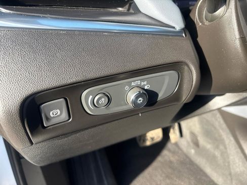 Used 2020 Buick Enclave Essence image 15