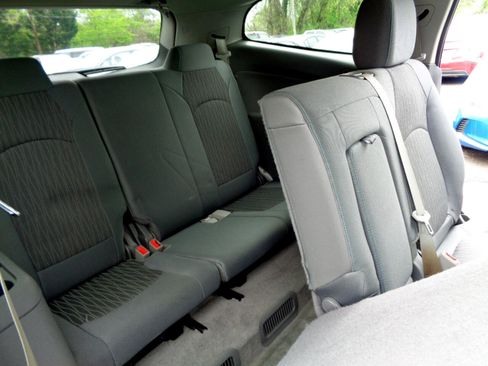 Used 2017 Chevrolet Traverse LT image 20