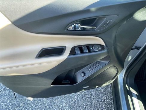 Used 2023 Chevrolet Equinox Premier image 17