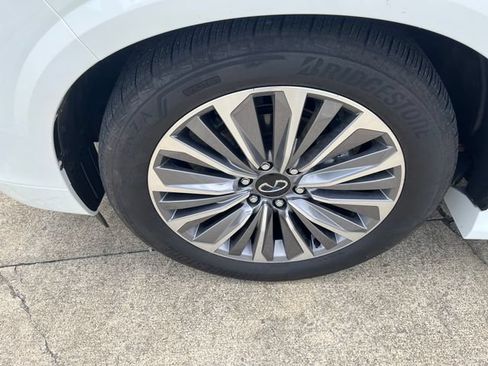 Used 2025 INFINITI QX80 Sensory AWD/4WD image 10