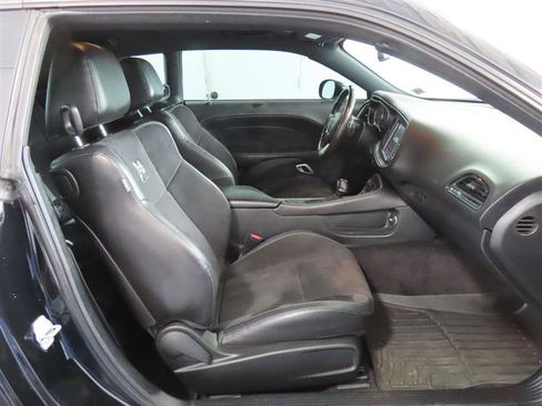 Used 2019 Dodge Challenger R/T Scat Pack w/ Plus Package RWD image 32