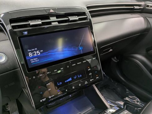 Certified 2022 Hyundai Tucson Limited AWD/4WD image 11