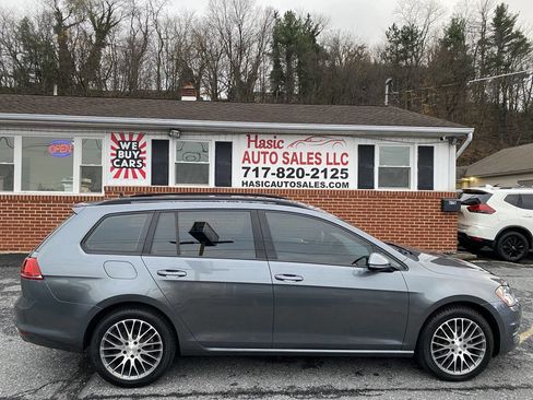 Used 2017 Volkswagen Golf S image 4