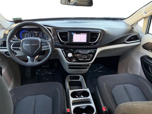 Used 2022 Chrysler Voyager LX FWD image 13