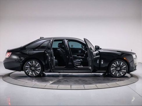 Used 2025 Rolls-Royce Ghost AWD/4WD image 18