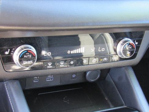 Used 2024 Mitsubishi Outlander SE image 20