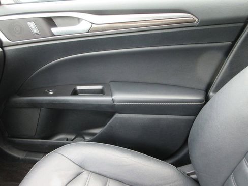 Used 2017 Ford Fusion Energi SE FWD image 31