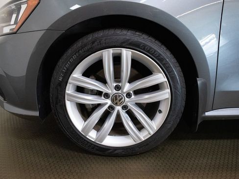 Used 2019 Volkswagen Passat 2.0T Wolfsburg FWD image 9