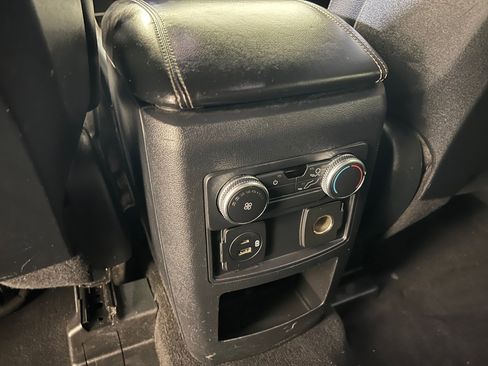 Used 2020 Ford Explorer XLT w/ Equipment Group 202A image 35