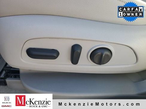 Used 2023 GMC Acadia SLT w/ Technology Package AWD/4WD image 9