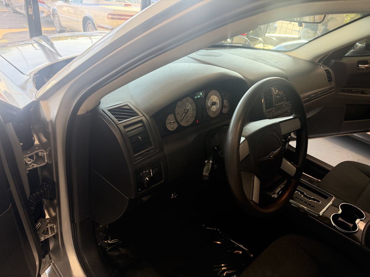 Used 2008 Chrysler 300 LX RWD image 12