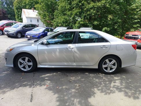 Used 2012 Toyota Camry SE FWD image 1