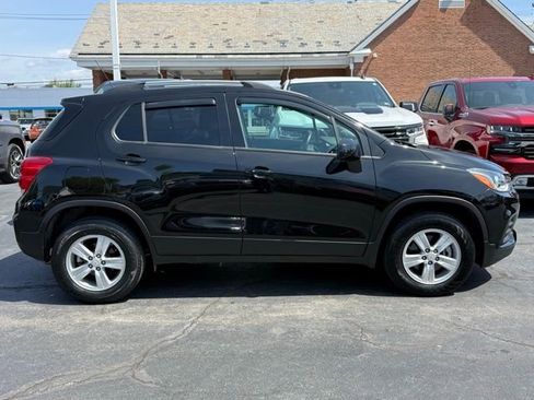 Used 2022 Chevrolet Trax LT w/ LT Convenience Package AWD/4WD image 8