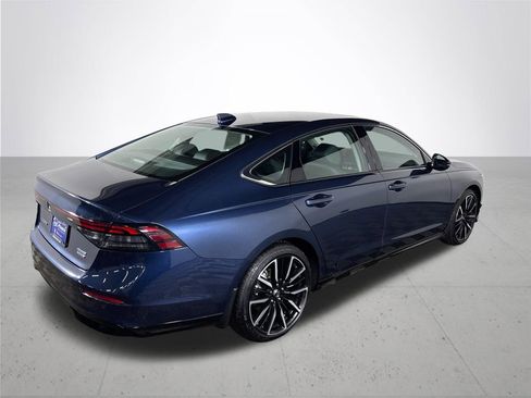 Used 2024 Honda Accord Touring image 7