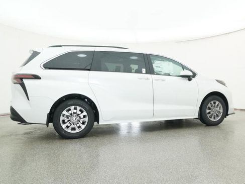 New 2026 Toyota Sienna XLE image 68