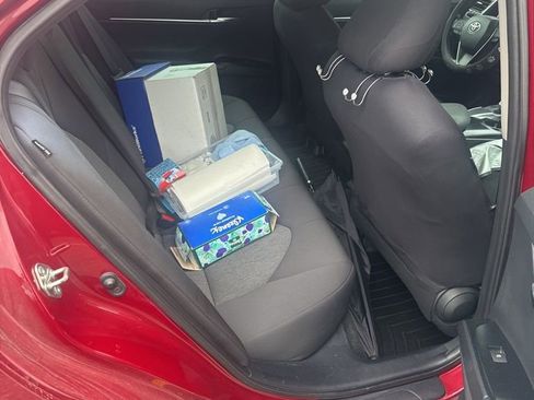 Used 2020 Toyota Camry LE image 10