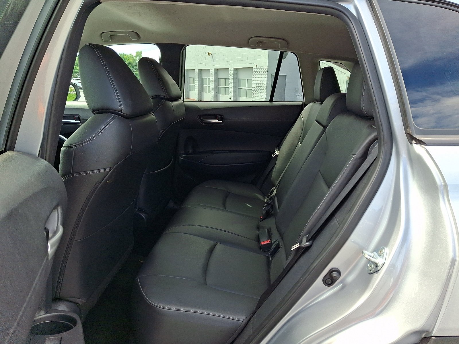 Used 2025 Toyota Corolla Cross XLE FWD image 11
