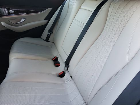 Used 2017 Mercedes-Benz E 300 4MATIC image 18