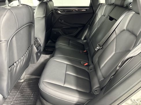 Certified 2025 Porsche Macan image 15