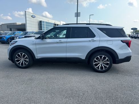 New 2026 Ford Explorer ST-Line AWD/4WD image 8