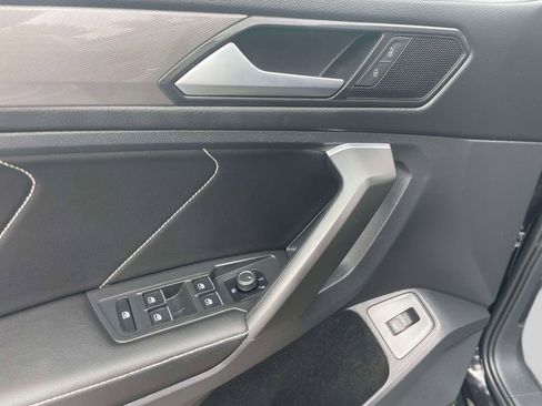 Used 2022 Volkswagen Tiguan SE R-Line image 17