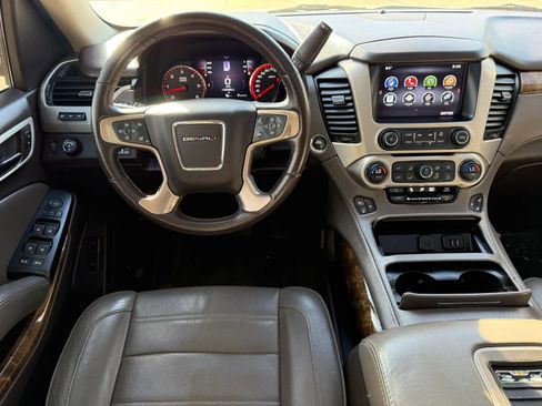 Used 2015 GMC Yukon XL Denali w/ Premium Package RWD image 16