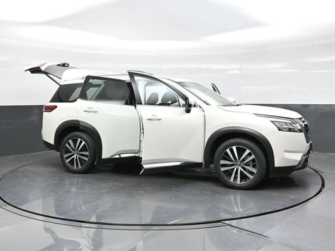 Used 2023 Nissan Pathfinder Platinum AWD/4WD image 56