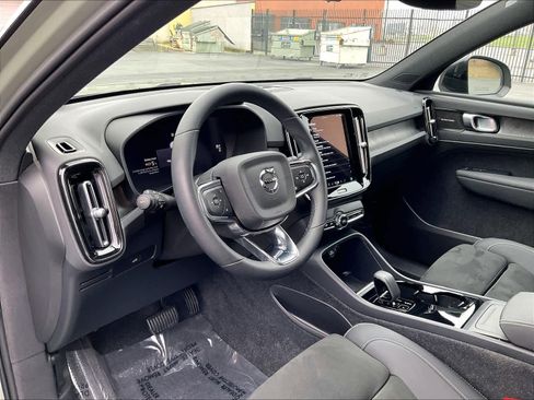 Used 2023 Volvo XC40 Recharge Ultimate w/ Protection Package Premier image 17