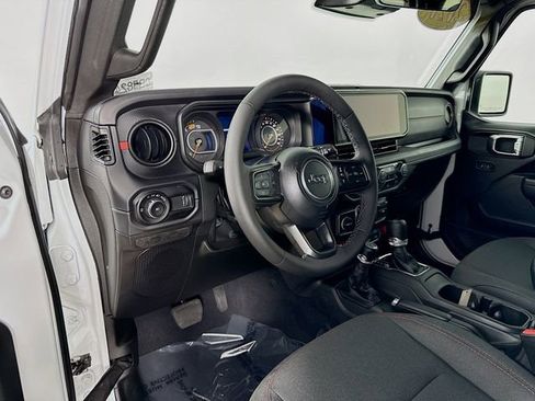 Used 2026 Jeep Wrangler Unlimited Rubicon AWD/4WD image 9