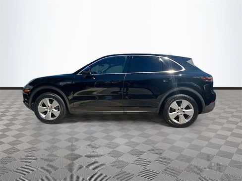 Used 2019 Porsche Cayenne w/ Premium Package image 9