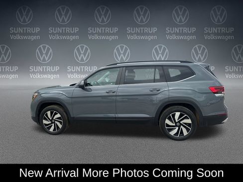 Used 2025 Volkswagen Atlas SE FWD image 2