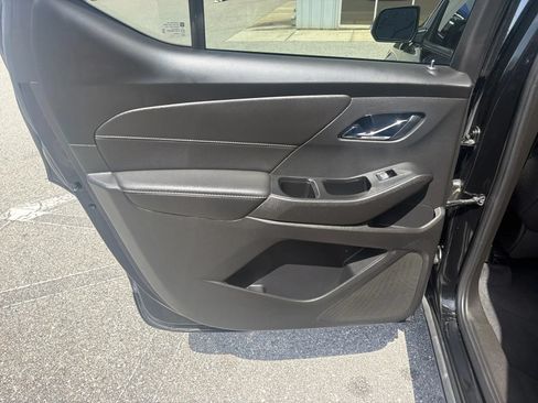 Used 2023 Chevrolet Traverse LT FWD image 16