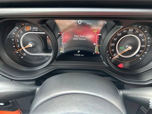 Used 2025 Jeep Wrangler Unlimited Sahara w/ Safety Group AWD/4WD image 13