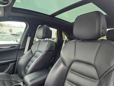 Used 2022 Porsche Macan image 22