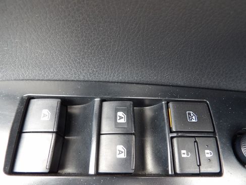 Used 2020 Toyota Camry LE FWD image 12