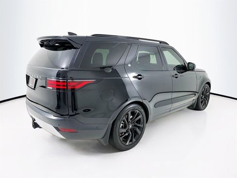 Used 2024 Land Rover Discovery S image 8