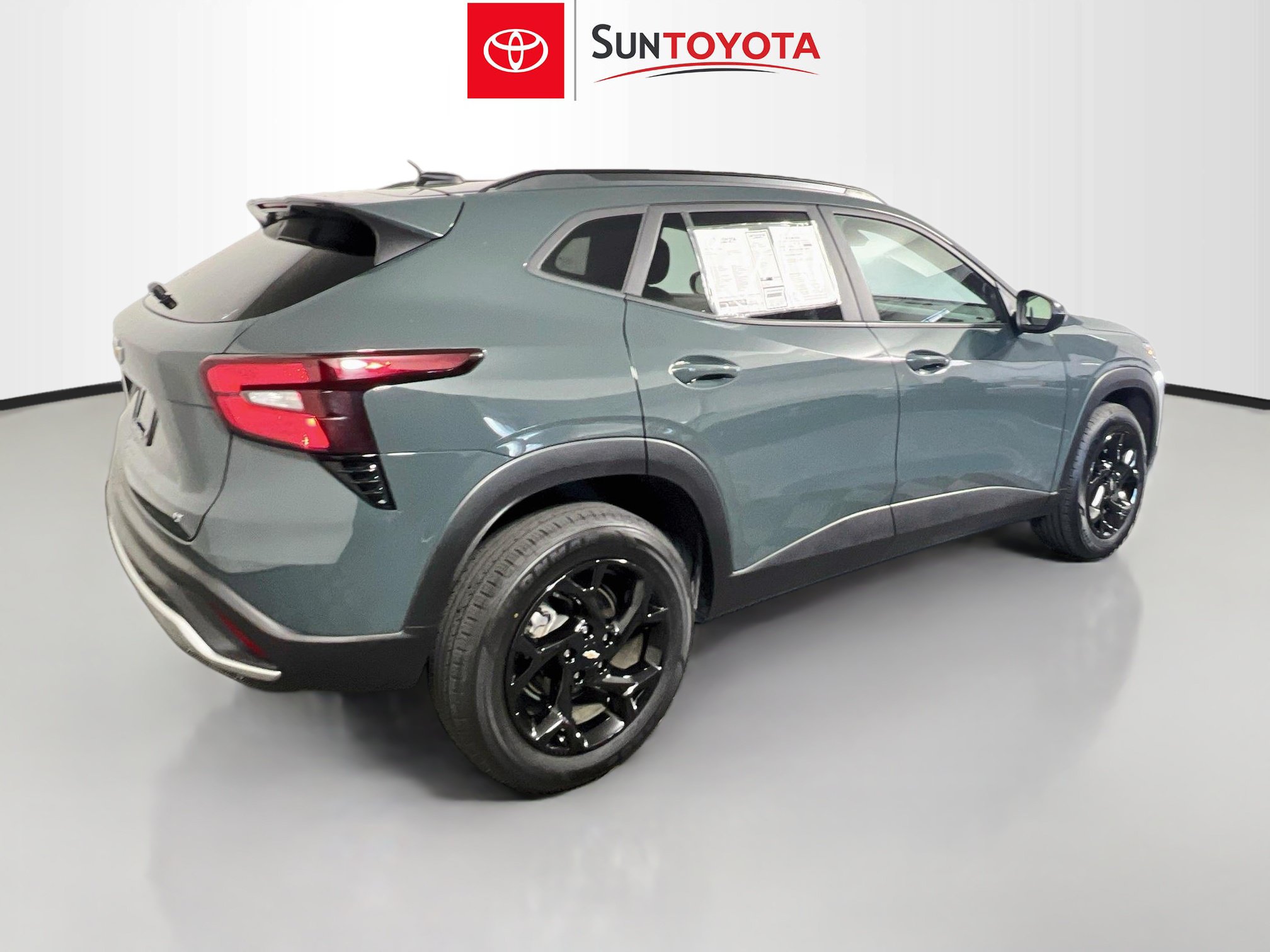 Used 2025 Chevrolet Trax LT FWD image 4