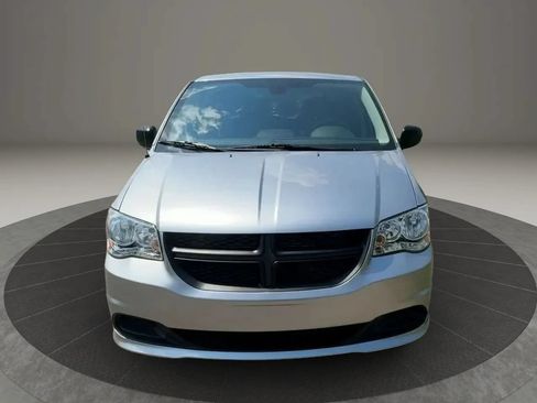 Used 2019 Dodge Grand Caravan SE FWD image 2