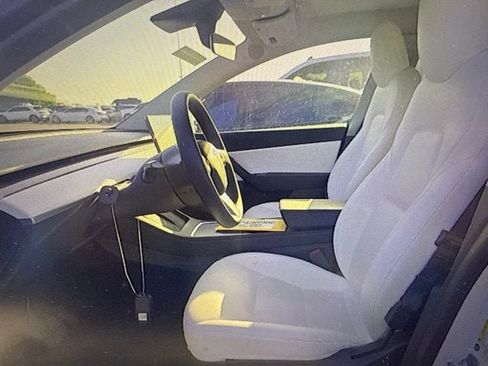 Used 2021 Tesla Model Y Long Range AWD/4WD image 6