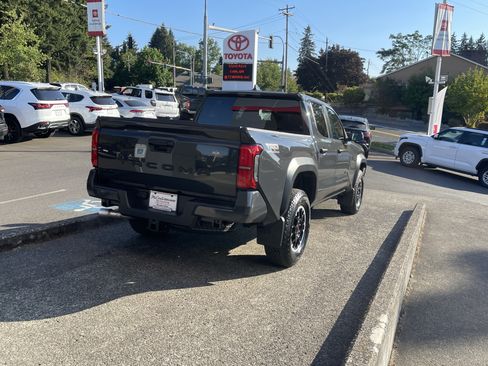 Certified 2025 Toyota Tacoma TRD Off-Road AWD/4WD image 6