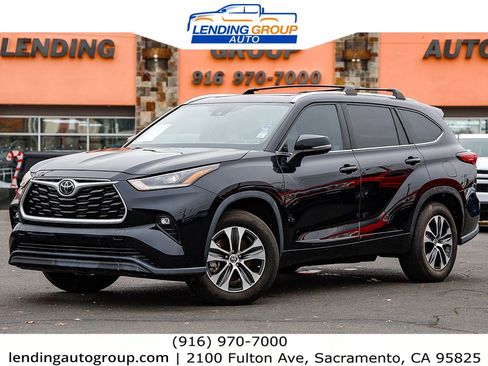 Used 2021 Toyota Highlander XLE image 1