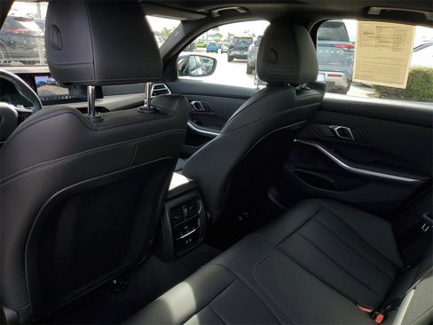 Used 2025 BMW 330i Sedan image 13