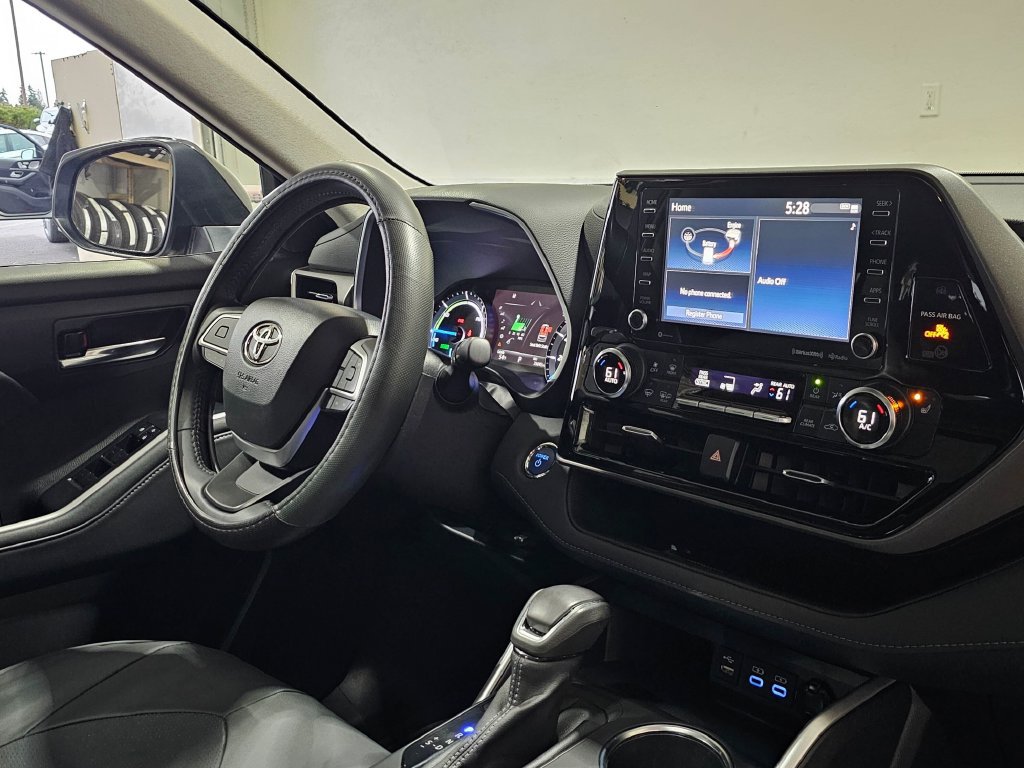 Used 2022 Toyota Highlander XLE AWD/4WD image 30